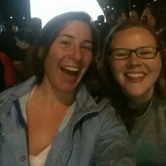 Meet your Posher, Courtney - Picture 2 of 2